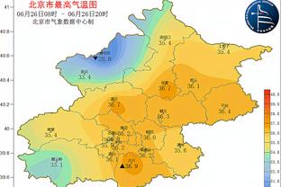 高效输出！里夫斯15中10贡献27分 三分4中3